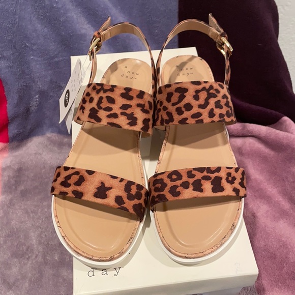 New - Picture 1 of 4